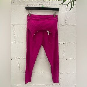 NWOT: Onzie Selenite Legging and Flow Bra set, Dragonfruit color, size S/M